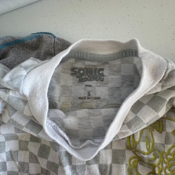 Set of 4 Boys Graphic & Patterned T-Shirts Size S/M - Picture 4 of 7